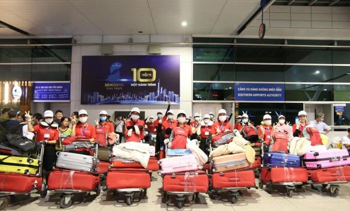 Người lao động do một công ty xuất khẩu lao động tuyển chọn trước giờ sang Nhật Bản làm việc. Ảnh: CTV.