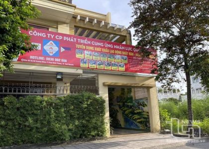 Biển hiệu ghi: Công ty CP Phát triển nhân lực quốc tế AAM tại Khu đô thị Xương Rồng, phường Phan Đình Phùng (TP. Thái Nguyên).