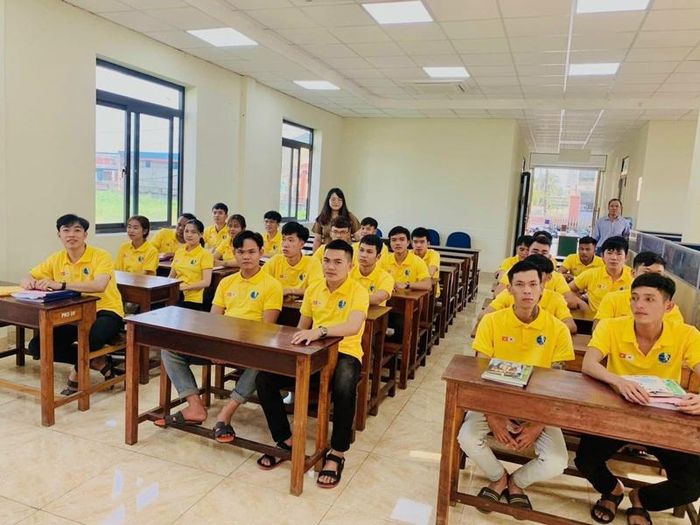 Lớp dạy tiếng Hàn cho người lao động có nhu cầu xuất khẩu sang Hàn Quốc -Ảnh: M.T